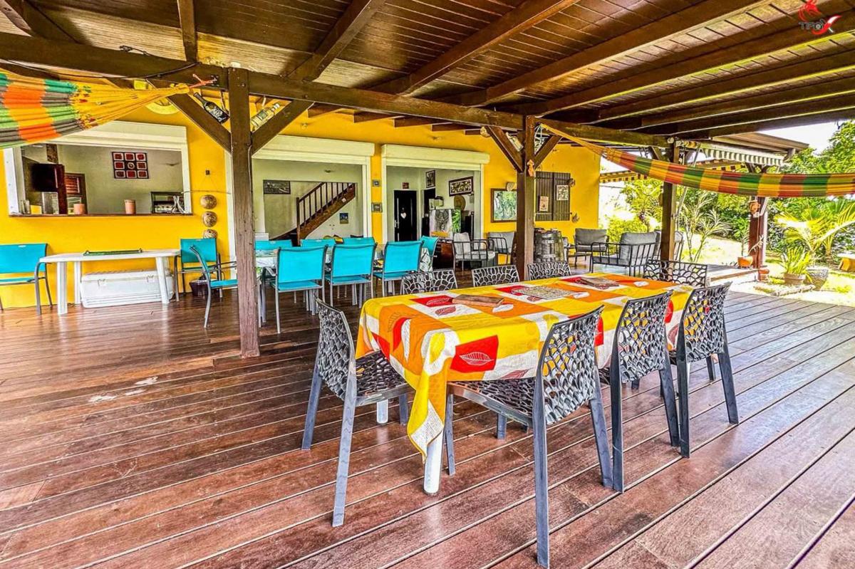 5 Location-villa-martinique-le-robert_terrasse